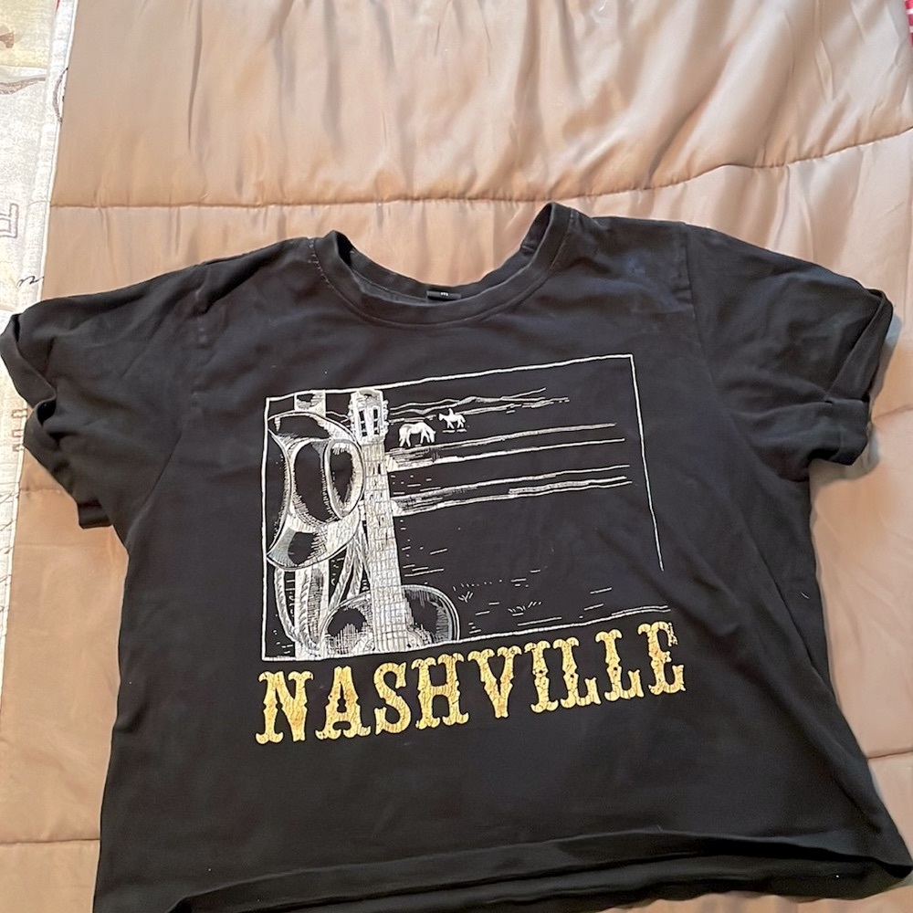 Old style shirt with a graphic design cropped oversized